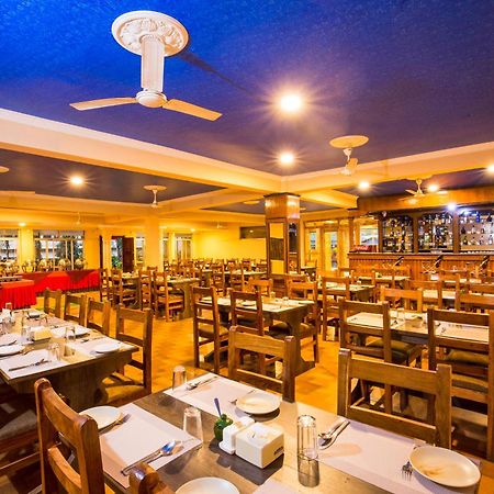 Hotel Royal Safari Sauraha Bagian luar foto