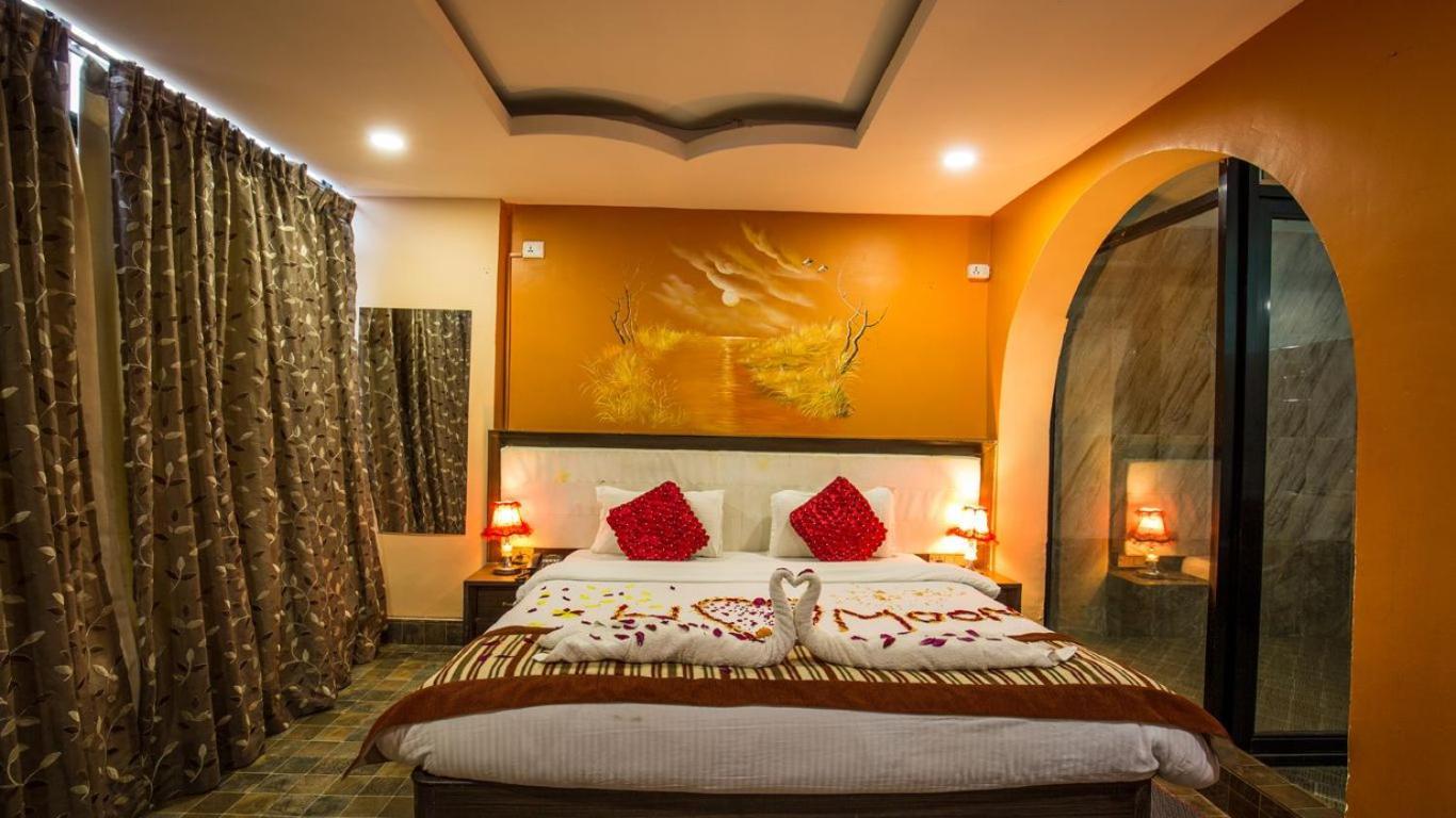 Hotel Royal Safari Sauraha Bagian luar foto