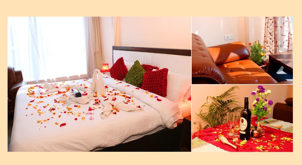 Hotel Royal Safari Sauraha Bagian luar foto