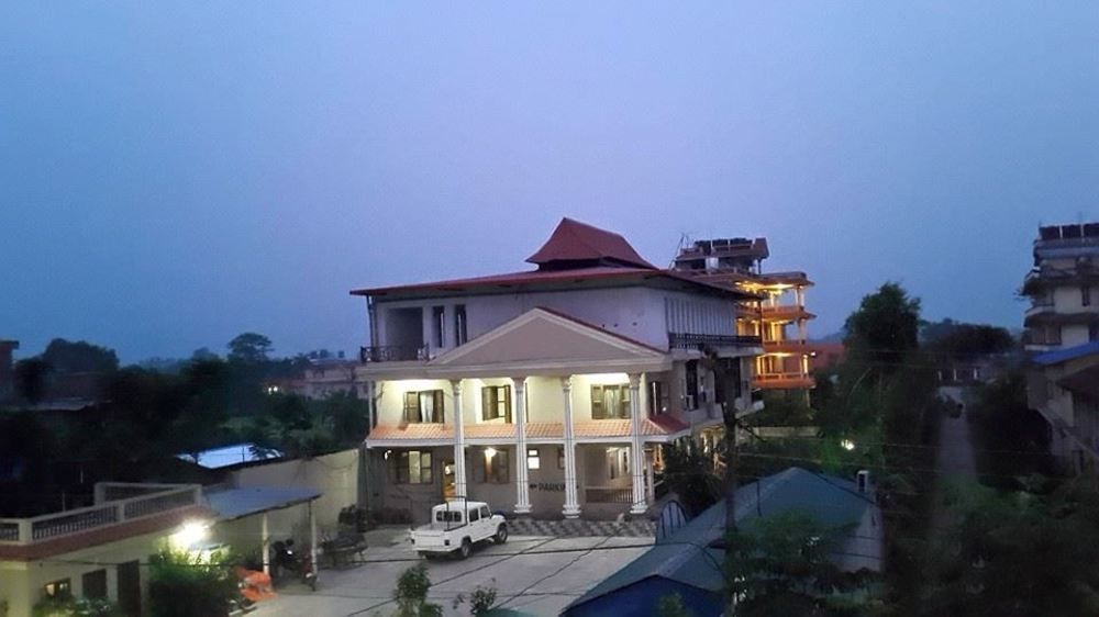Hotel Royal Safari Sauraha Bagian luar foto
